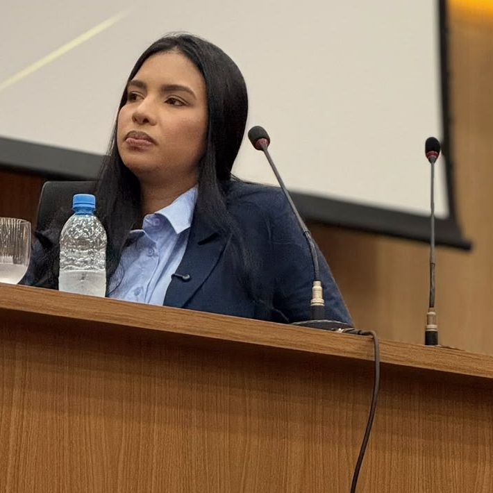 Ilca Moraes compondo mesa em evento jurídico
